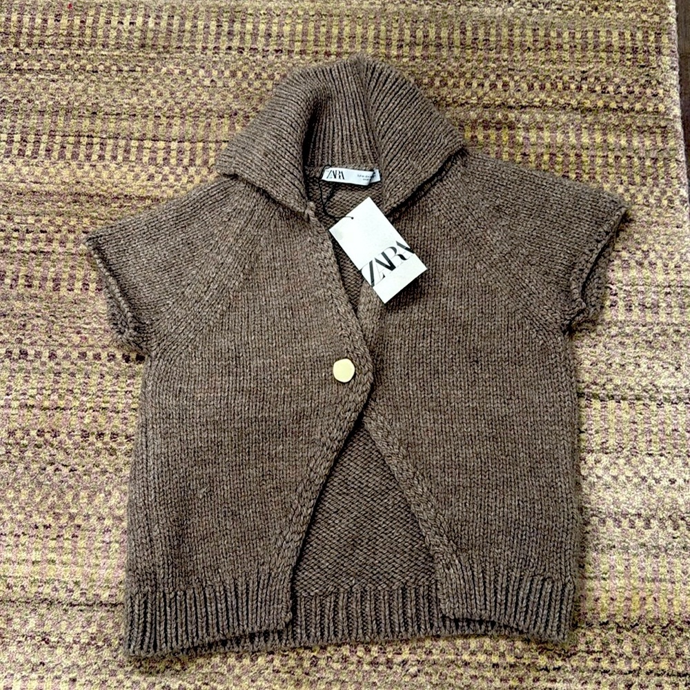 “Knitted short-sleeve open-front sweater from Zara, size medium.